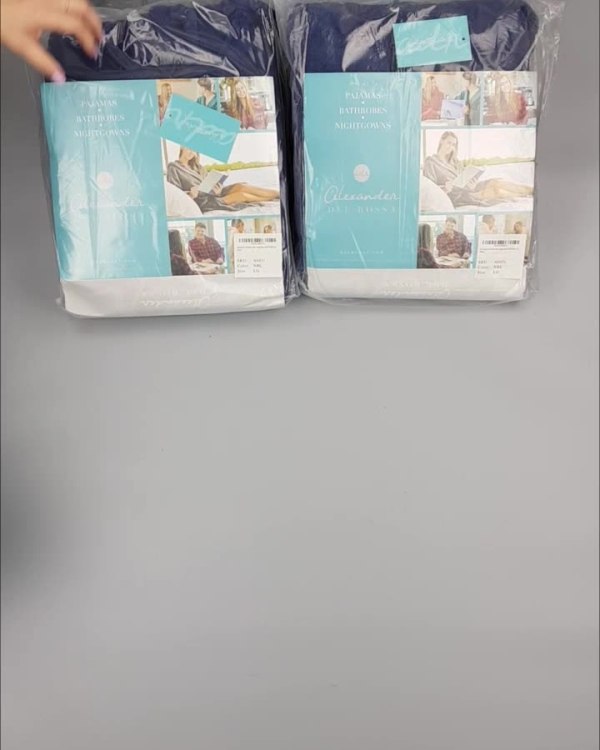 Фотография  614 - Халаты, комбинезоны (семейный) СТОК CAN#10 кг, ЛОТ №4448 оптом в Анадыри и Чукотском АО