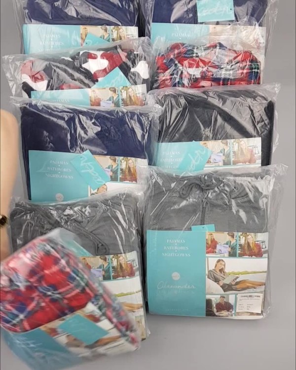 Фотография  226 - Халаты, комбинезоны (семейный) СТОК CAN#10 кг, ЛОТ №4448 оптом в Анадыри и Чукотском АО