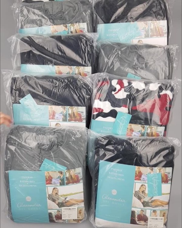 Фотография  420 - Халаты, комбинезоны (семейный) СТОК CAN#10 кг, ЛОТ №4449 оптом в Анадыри и Чукотском АО