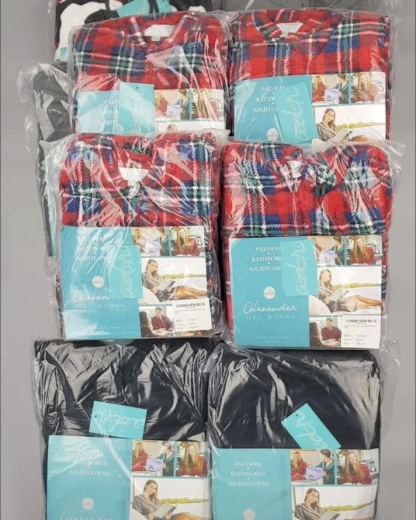 Фотография  791 - Халаты, комбинезоны (семейный) СТОК CAN#10 кг, ЛОТ №4452 оптом в Анадыри и Чукотском АО