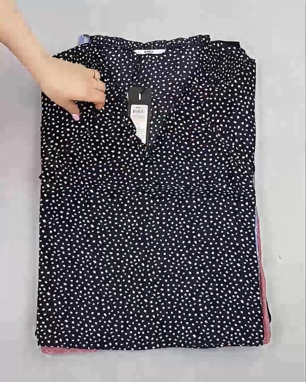 Фотография  700 - Блузки Bestseller 44#5 кг, ЛОТ №6084 оптом в Анадыри и Чукотском АО