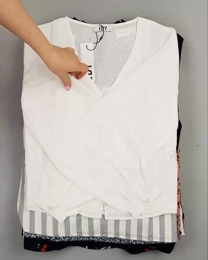 Фотография  583 - Блузки Bestseller 44#5 кг, ЛОТ №6084 оптом в Анадыри и Чукотском АО