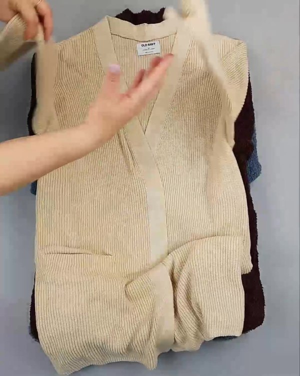 Фотография  750 - Кардиганы СТОК CAN#10 кг, ЛОТ №6474 оптом в Анадыри и Чукотском АО