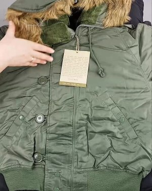 Фотография  786 - Верхняя одежда Англия СТОК #10 кг, ЛОТ №6727 оптом в Анадыри и Чукотском АО