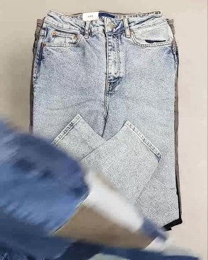 Фотография  815 - Джинсы женские Дания#10 кг, ЛОТ №6762 оптом в Анадыри и Чукотском АО