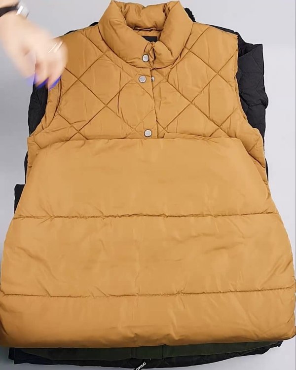 Фотография  412 - Верхняя одежда Дания#10,1 кг ЛОТ №6909 оптом в Анадыри и Чукотском АО