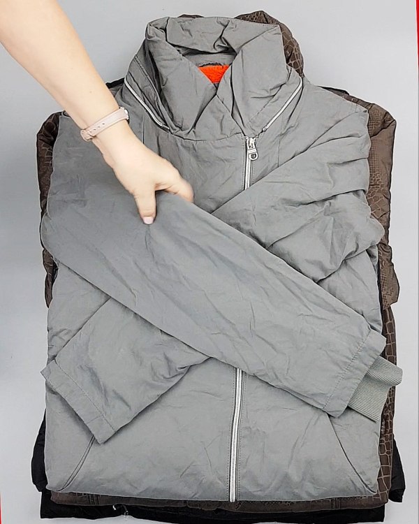 Фотография  842 - Primetta Куртки женские#25 кг оптом в Анадыри и Чукотском АО