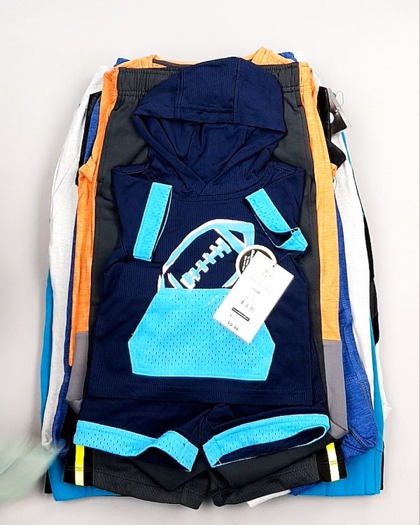 Фотография  913 - Спортивные костюмы дети CAN#6 кг оптом в Анадыри и Чукотском АО