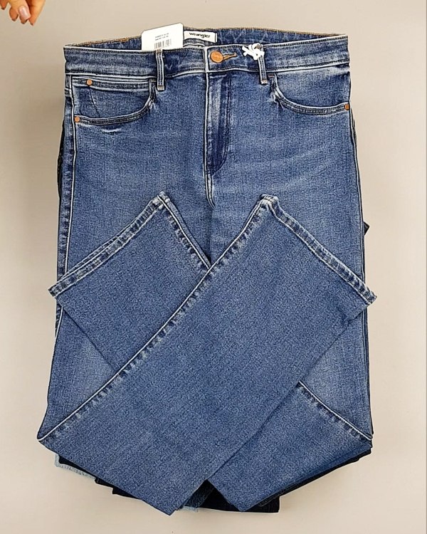 Фотография  806 - Джинсы WRANGLER м/ж#8,1 кг, ЛОТ №7011 оптом в Анадыри и Чукотском АО