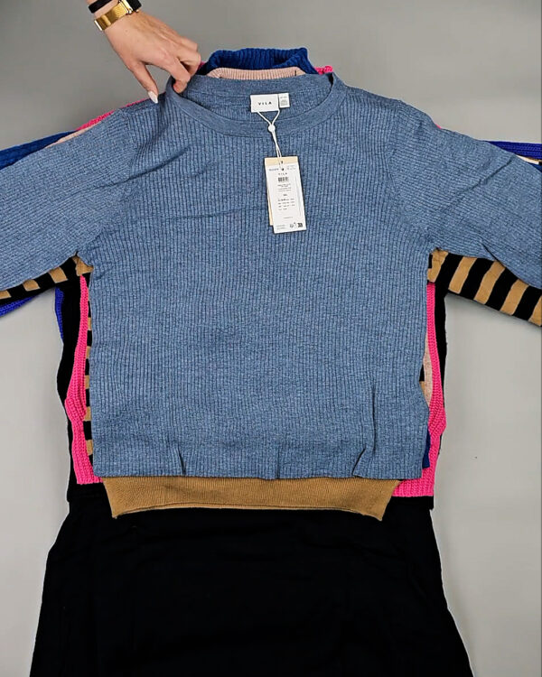 Фотография  602 - Джемпера Bestseller 104#7 кг, ЛОТ СТ-10040 оптом в Анадыри и Чукотском АО