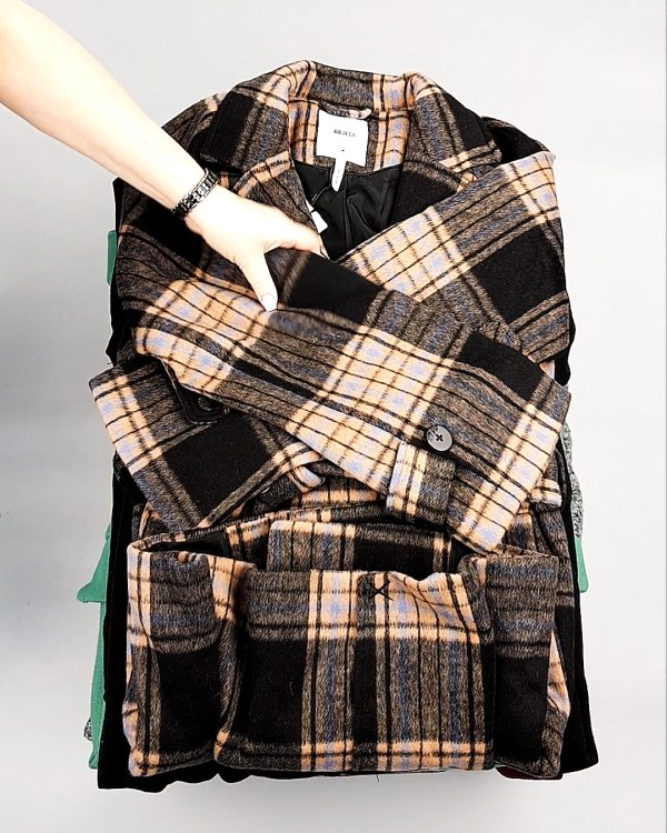 Фотография  991 - Пальто Bestseller 104#10,75 кг, ЛОТ №7561 оптом в Анадыри и Чукотском АО