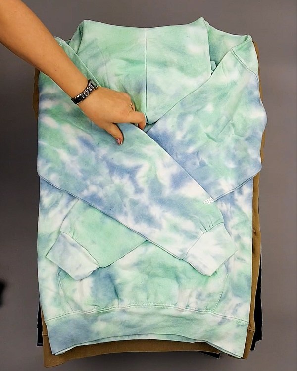 Фотография  556 - Толстовки СТОК CAN 0424#10 кг, ЛОТ №7447 оптом в Анадыри и Чукотском АО