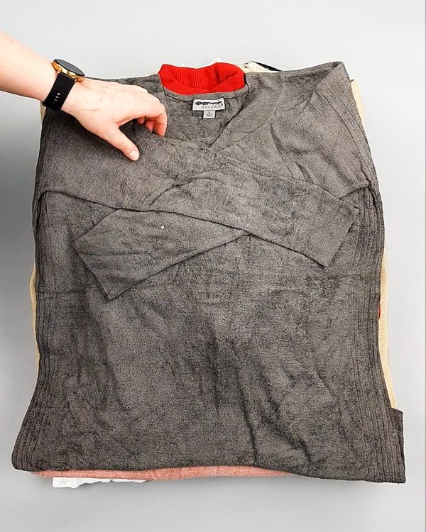 Фотография  688 - Джемпера СТОК CAN 084#7 кг, ЛОТ №7649 оптом в Анадыри и Чукотском АО