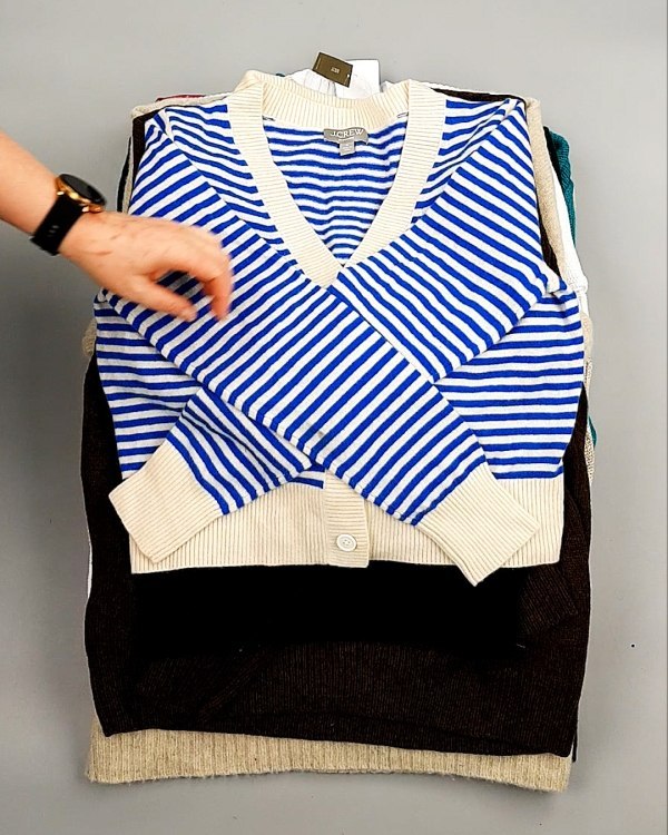 Фотография  934 - Джемпера СТОК CAN 084#7 кг, ЛОТ №7647 оптом в Анадыри и Чукотском АО