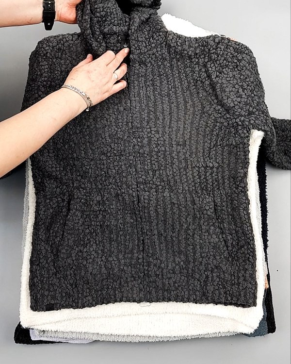 Фотография  216 - Джемпера СТОК CAN 084#7 кг, ЛОТ №7648 оптом в Анадыри и Чукотском АО