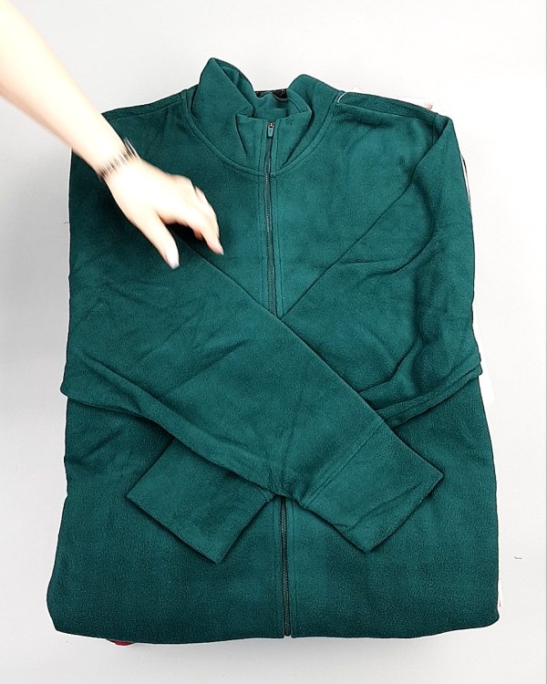 Фотография  687 - SWEATSHIRT CAN 084#10 кг, ЛОТ №7617 оптом в Анадыри и Чукотском АО