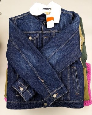 Купить Верхняя одежда м/ж C&A 025#10 кг оптом в Анадыри и Чукотском АО