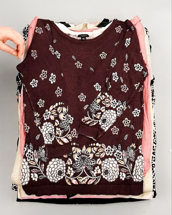 Фотография  445 - Джемпера легкие СТОК CAN 084#7 кг, ЛОТ №7632 оптом в Анадыри и Чукотском АО