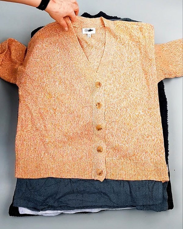 Фотография  602 - Джемпера СТОК CAN 084#7 кг, ЛОТ №7648 оптом в Анадыри и Чукотском АО