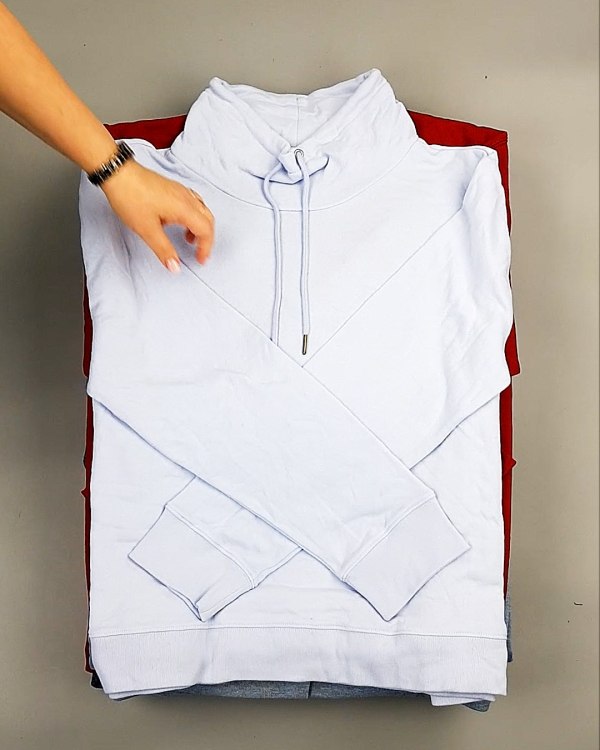 Фотография  321 - SWEATSHIRT CAN 084#10 кг, ЛОТ №7618 оптом в Анадыри и Чукотском АО