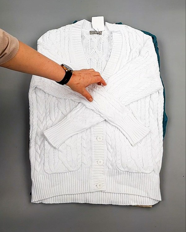 Фотография  903 - Джемпера СТОК CAN 084#7 кг, ЛОТ №7647 оптом в Анадыри и Чукотском АО