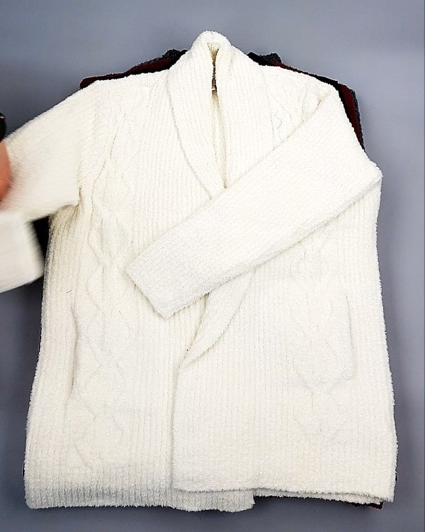 Фотография  703 - Кардиганы СТОК CAN 084#7 кг, ЛОТ №7674 оптом в Анадыри и Чукотском АО