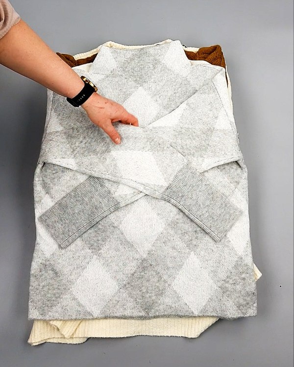 Фотография  411 - Джемпера СТОК CAN 084#7 кг, ЛОТ №7651 оптом в Анадыри и Чукотском АО