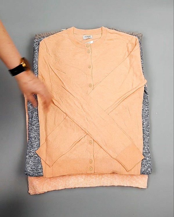 Фотография  705 - Джемпера легкие СТОК CAN 084#7 кг, ЛОТ №7635 оптом в Анадыри и Чукотском АО