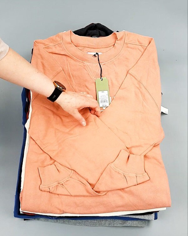 Фотография  670 - Толстовки муж AMAZON 015#10 кг, ЛОТ №8081 оптом в Анадыри и Чукотском АО