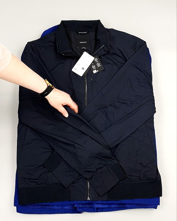 Фотография  646 - Ветровки м/ж C&A 025#10 кг, ЛОТ №7865 оптом в Анадыри и Чукотском АО