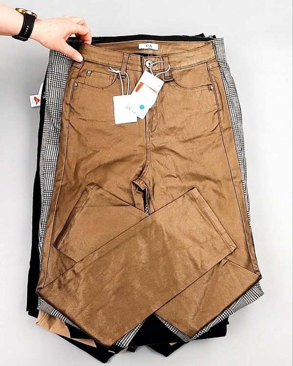 Фотография  818 - Брюки женские лето C&A 025#10 кг, ЛОТ №7892 оптом в Анадыри и Чукотском АО