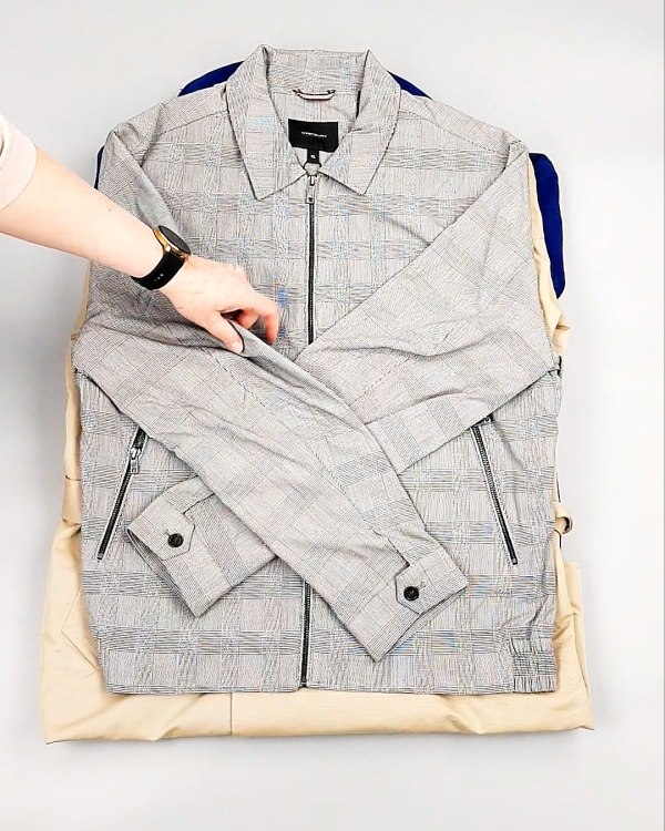 Фотография  504 - Ветровки м/ж C&A 025#10 кг, ЛОТ №7864 оптом в Анадыри и Чукотском АО