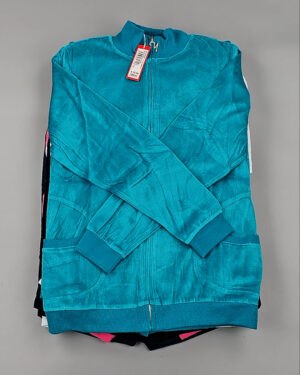 Купить Спортивные костюмы  AD83#4 шт, ЛОТ №8637 оптом в Анадыри и Чукотском АО