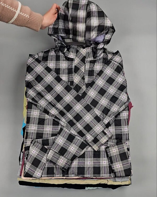 Фотография  379 - Ветровки женские#25 кг, ЛОТ № ВК0086 оптом в Анадыри и Чукотском АО