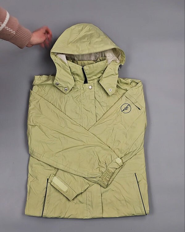 Фотография  901 - Ветровки женские#25 кг, ЛОТ № ВК0086 оптом в Анадыри и Чукотском АО