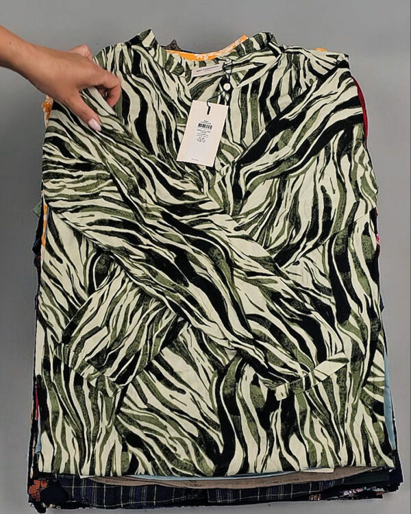 Фотография  114 - Блузки+Джемпера Bestseller Summer 045 B#8,5 кг, ЛОТ №9039 оптом в Анадыри и Чукотском АО