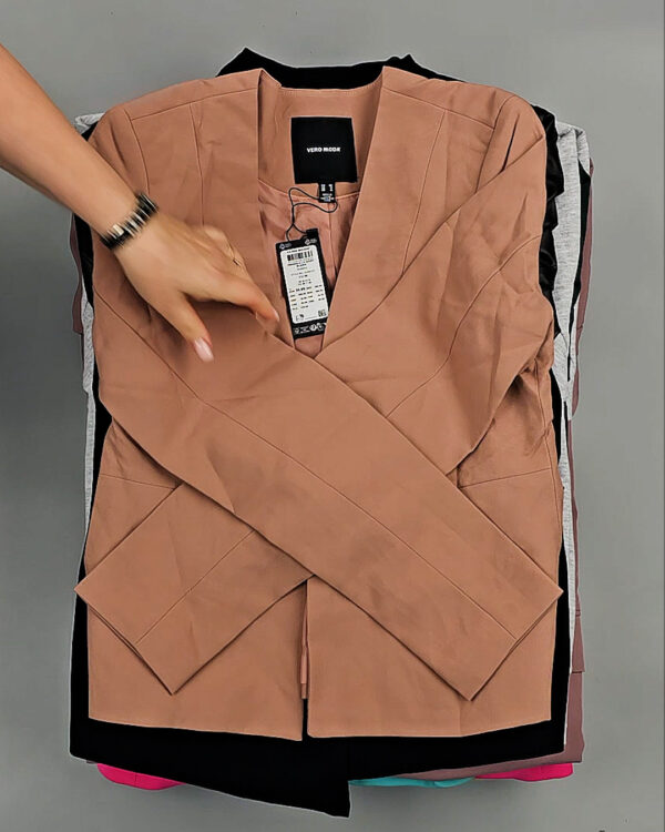 Фотография  643 - Толстовки+Верхняя одежда Bestseller Summer 045 B#7,2 кг, ЛОТ СТ-9324 оптом в Анадыри и Чукотском АО