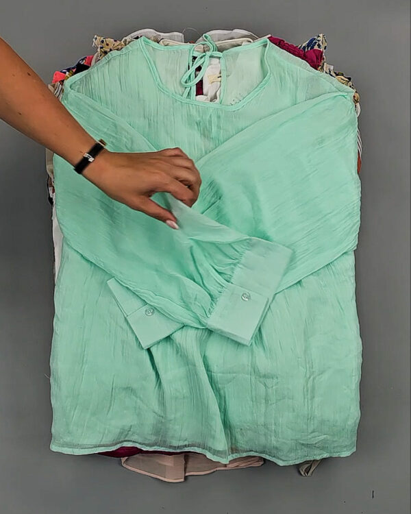 Фотография  673 - Блузки Корея 085#5 кг оптом в Анадыри и Чукотском АО