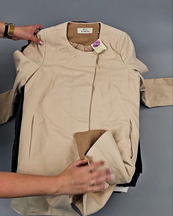 Фотография  618 - Верхняя одежда Корея 085#15 кг, ЛОТ № СТ-9248 оптом в Анадыри и Чукотском АО