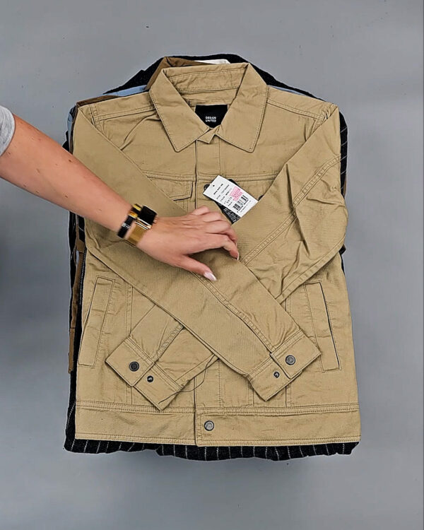 Фотография  339 - Верхняя одежда Корея 085#15 кг, ЛОТ № СТ-9247 оптом в Анадыри и Чукотском АО