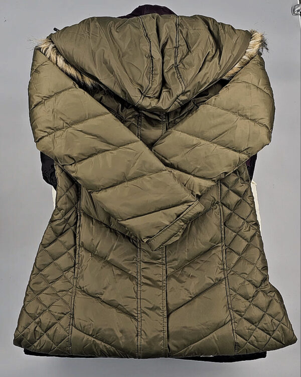 Фотография  300 - Верхняя одежда женская CAN 104#15 кг, ЛОТ СТ-9353 оптом в Анадыри и Чукотском АО