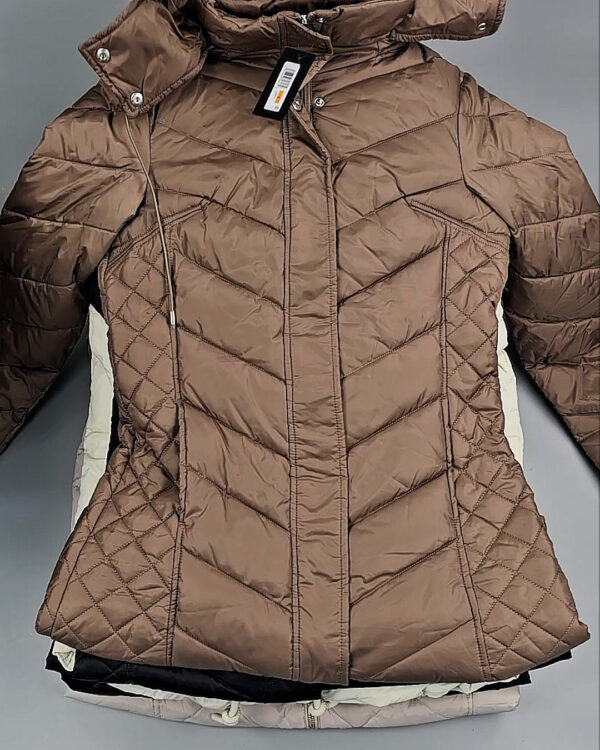 Фотография  870 - Верхняя одежда женская CAN 104#15 кг, ЛОТ СТ-9350 оптом в Анадыри и Чукотском АО