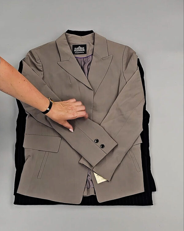 Фотография  984 - Жакеты Корея 085#10 кг, ЛОТ № СТ-9240 оптом в Анадыри и Чукотском АО