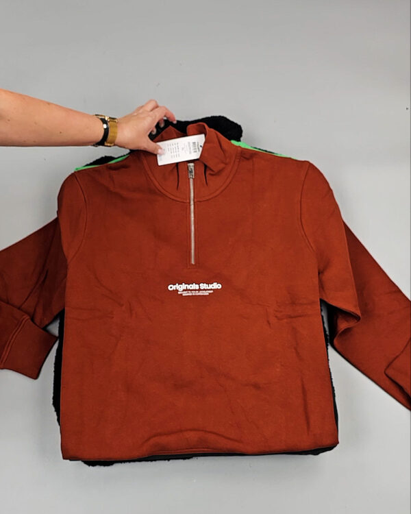 Фотография  618 - Мужской зимний микс JACK JONES, 20 кг, ЛОТ № СТ-9266 оптом в Анадыри и Чукотском АО