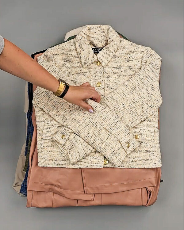 Фотография  394 - Ветровки женские CAN 104#12,4 кг, ЛОТ СТ-9403 оптом в Анадыри и Чукотском АО