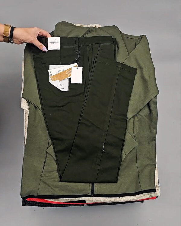 Фотография  215 - Мужской зимний микс JACK JONES, 20 кг, ЛОТ № СТ-9442 оптом в Анадыри и Чукотском АО