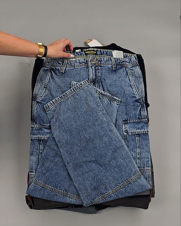 Фотография  677 - Мужской зимний микс JACK JONES, 20 кг, ЛОТ № СТ-9446 оптом в Анадыри и Чукотском АО