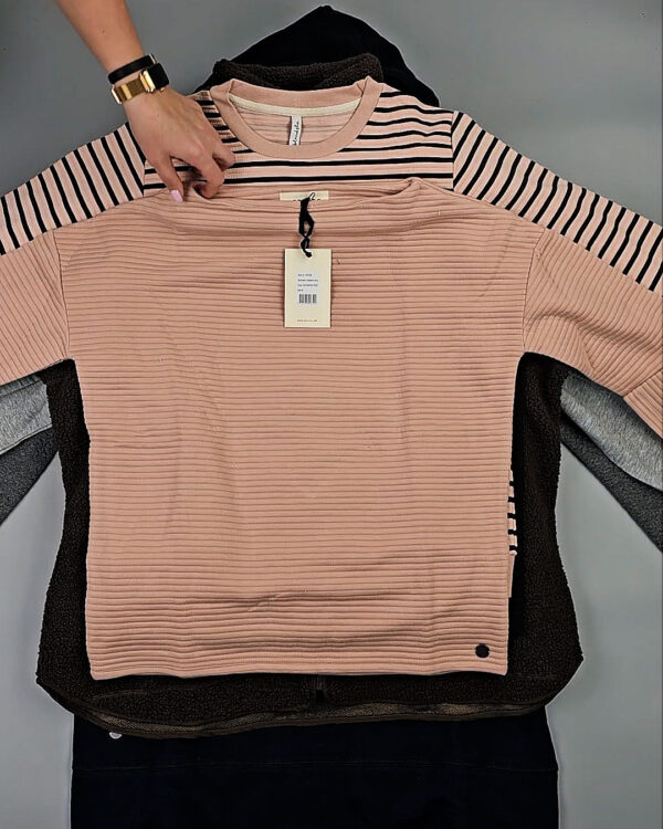 Фотография  983 - Толстовки Bestseller+DK 035#7 кг, ЛОТ СТ-9838 оптом в Анадыри и Чукотском АО