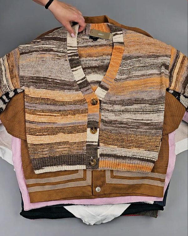 Фотография  668 - Джемпера СТОК CAN#10 кг, ЛОТ СТ-9915 оптом в Анадыри и Чукотском АО