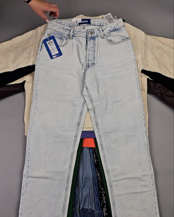 Фотография  809 - JACK JONES Women Winter mix 075 #15 кг, ЛОТ СТ-9962 оптом в Анадыри и Чукотском АО